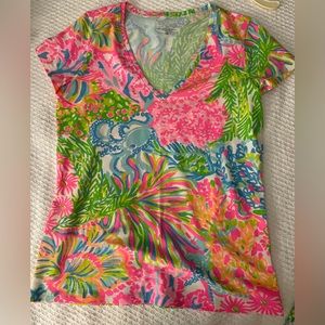 Lilly Pulitzer V neck t-shirts “ Etta”: fabric is cotton and spandex
